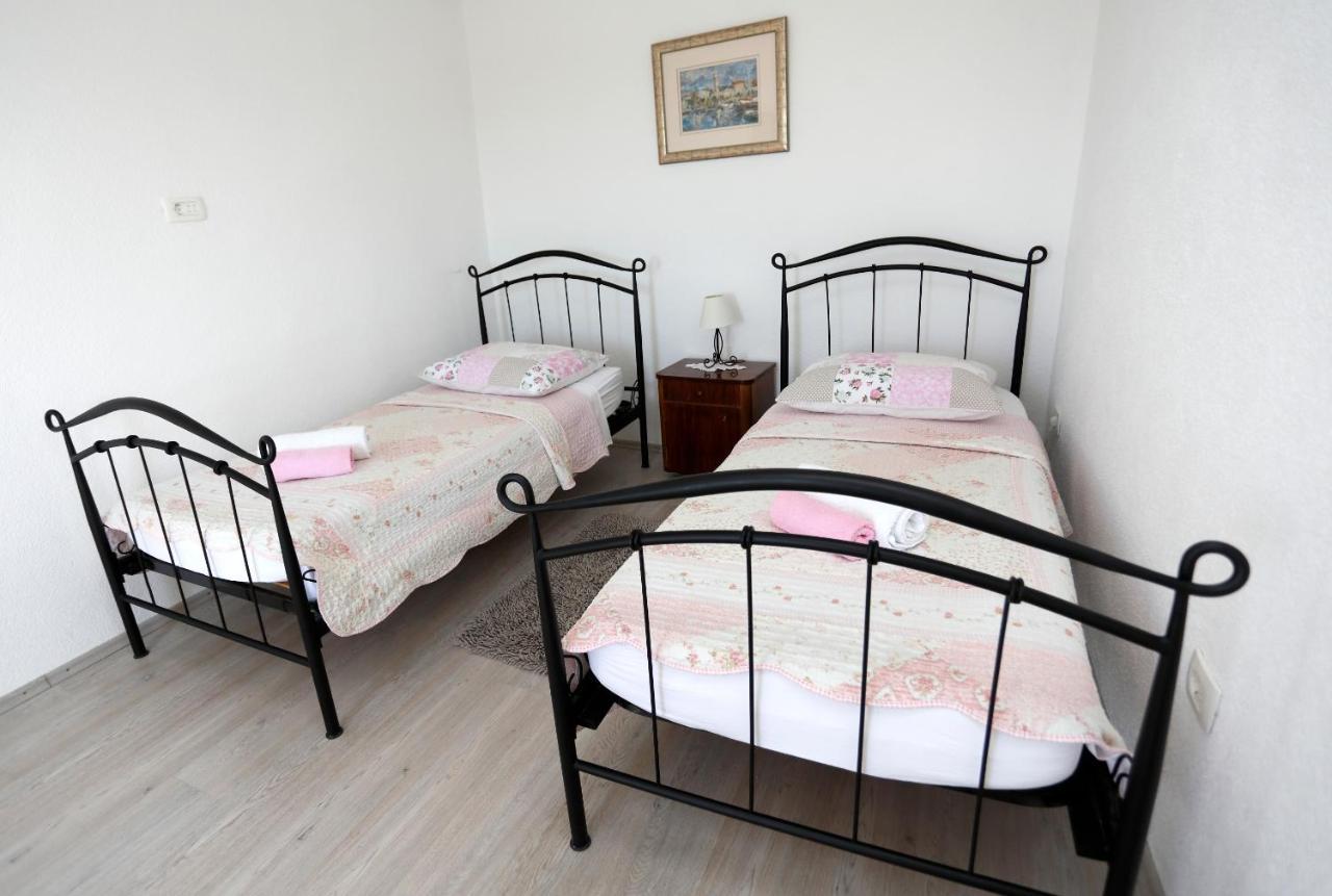 Holiday Home Miklica Klis Kültér fotó